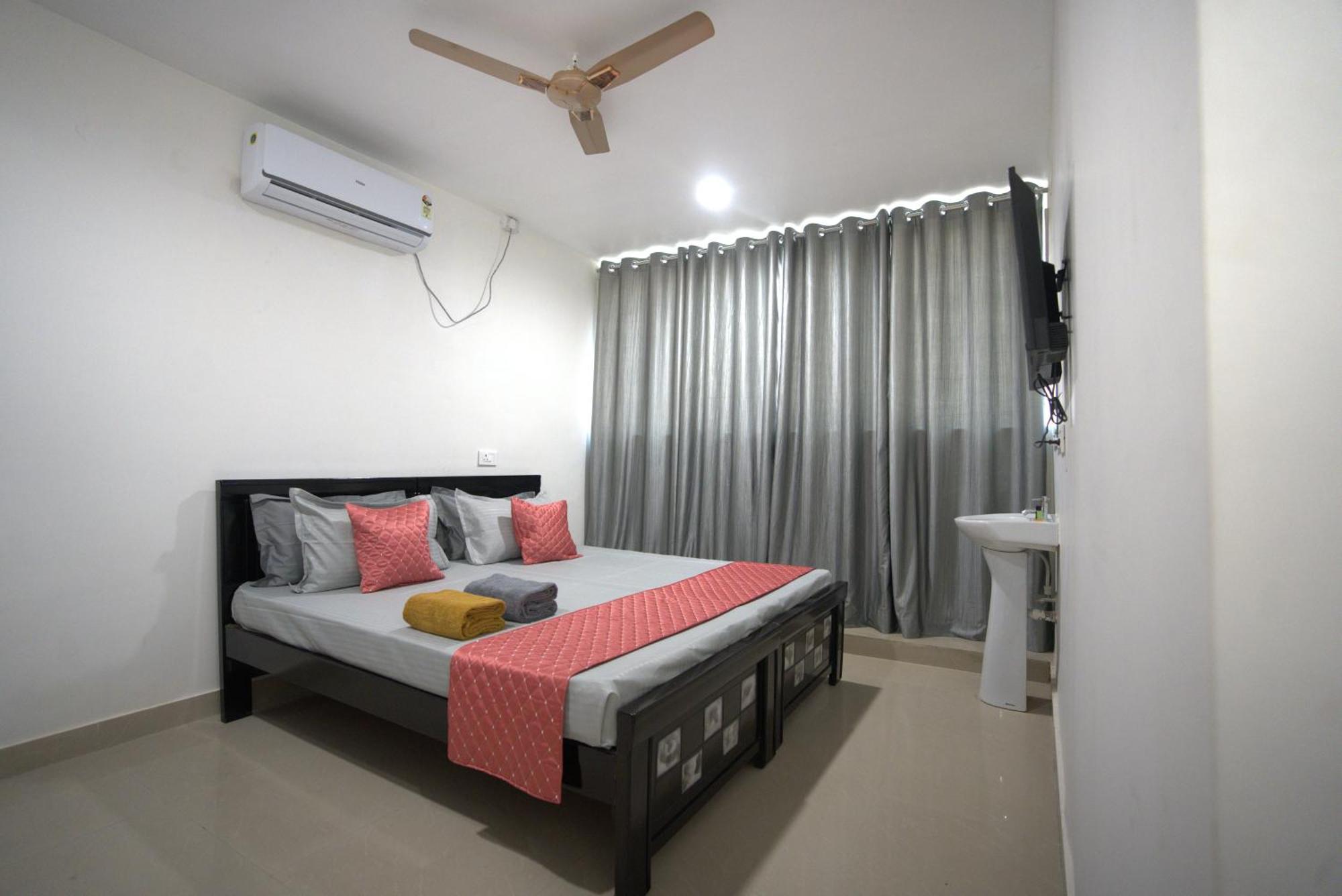 Yellow Bells Signature Hitec City Haïdarabad Extérieur photo